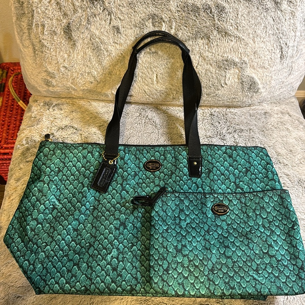 Coach Limited Edition Green Snake Print Tote with Removable Pouch - Picture 4 of 11